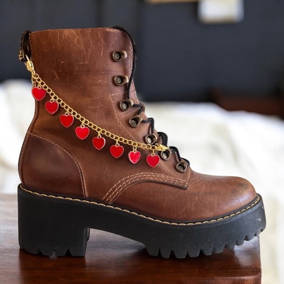 Gold toned and red enamel Heart Charm chain for your boot. 7.5” - Picture 7 of 16